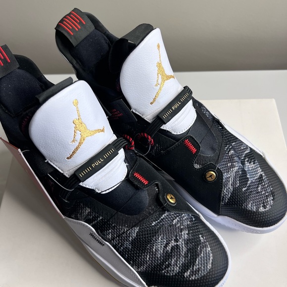 Nike Air Jordan XXXIII Black White University Red Metallic Gold woman 7-8 - Picture 6 of 10